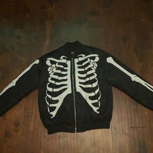 Black size L bomber